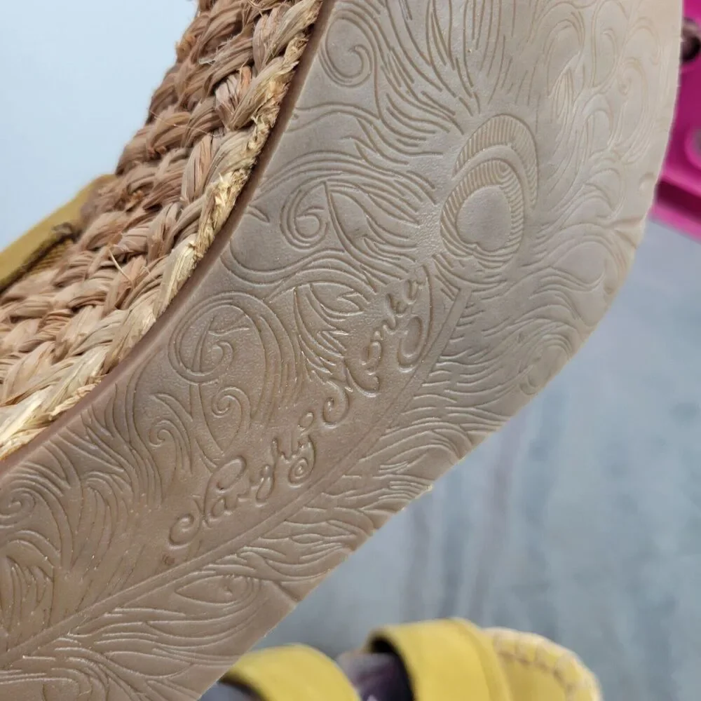 Naughty‎ Monkey Womens Espadrille Wedge Sandals Size 8.5 Yellow Suede & Raffia